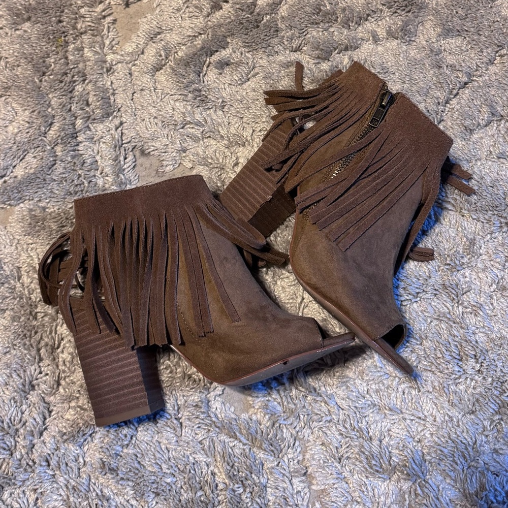 Carlos by Carlos Santana Brown Suède Fringe Ankle Booties